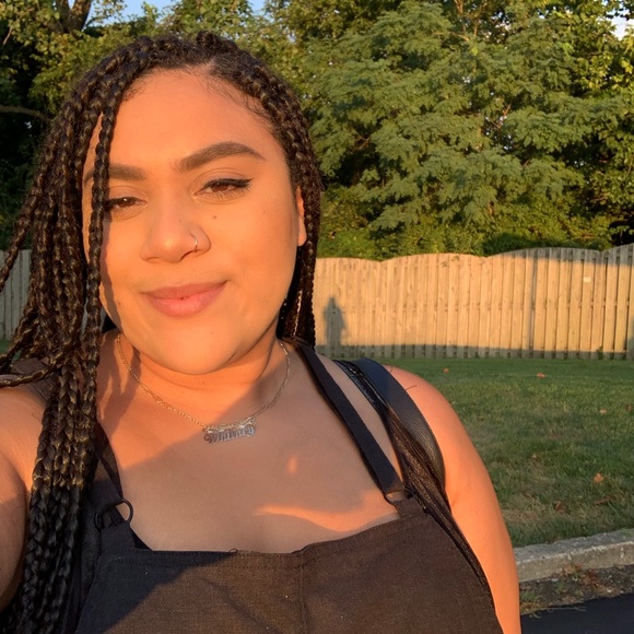 Meet your Posher, Whitney - Picture 1 of 1